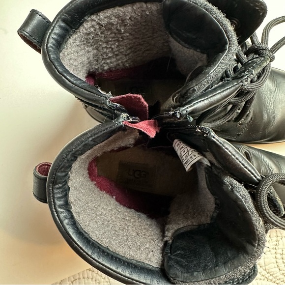 UGG black leather and felt lace-up winter boots sz 10 - Picture 7 of 8